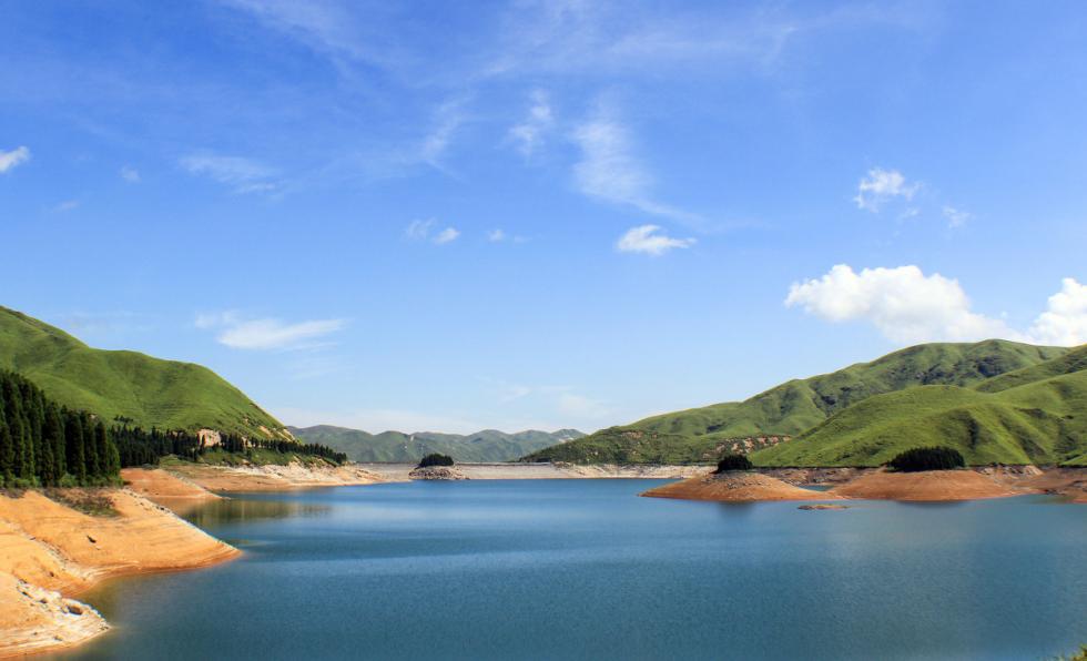 全州县至天湖景区大约一个半小时车程,途径大源里峡谷,可停车徒步进入