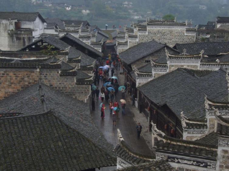 自驾:长沙开车走邵怀高速到怀化后,再到会同高椅古村    太师椅下