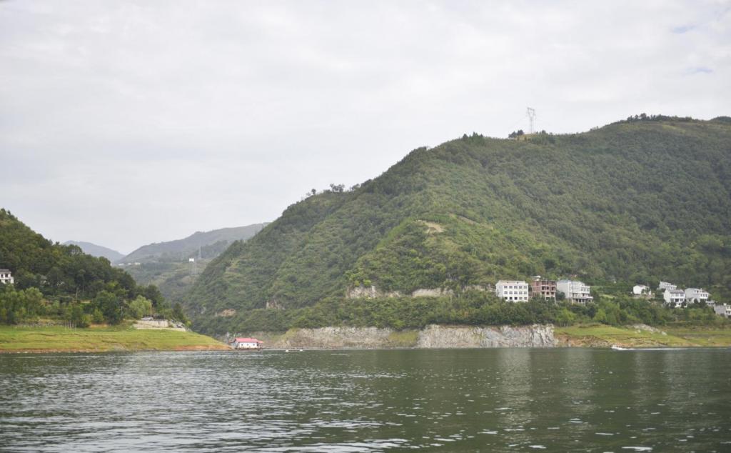 西安出发安康2日自驾路书：安康瀛湖-流水古镇-双龙溶洞2日精品自驾游