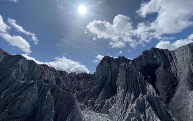 成都出发色达4日自驾：色达五明佛学院-墨石公园-东嘎寺-大禹农庄4日自驾游