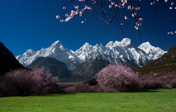 成都出发西藏拉萨10日自驾游：川藏线-林芝桃花节-拉萨10日自驾游-大自驾