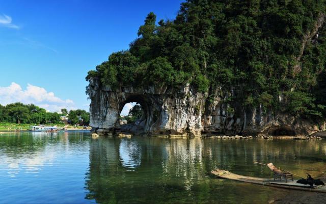 山东出发自驾广西11日游：桂林，阳朔，巴马，北海，中越边境，友谊关，德天大瀑布，龙脊梯田11日自驾游